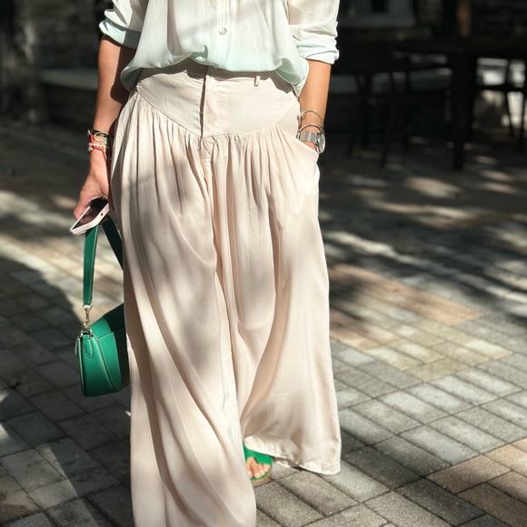Cream Wide-Leg Pleated Pants – Elegant & Flowy - Picture 8 of 10
